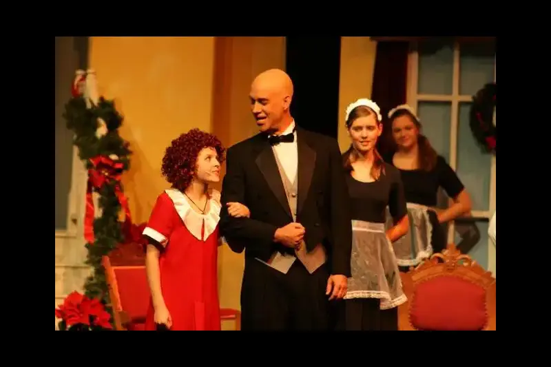 Annie (2010), Union Street Players