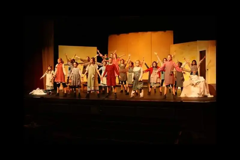Annie (2010), Union Street Players